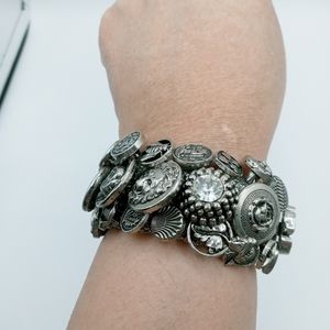 Vintage buttons bracelet